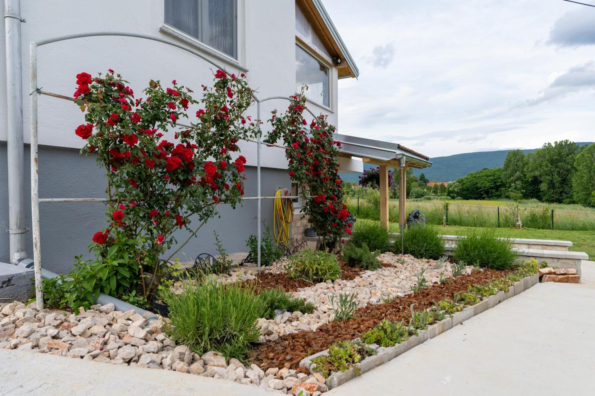 Kuca Za Odmor Belina Villa โอโทชาส ภายนอก รูปภาพ
